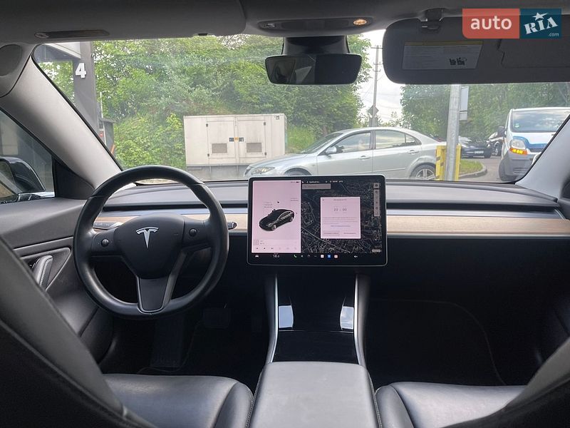Седан Tesla Model 3 2018 в Львове