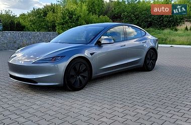 Tesla Model 3  2025
