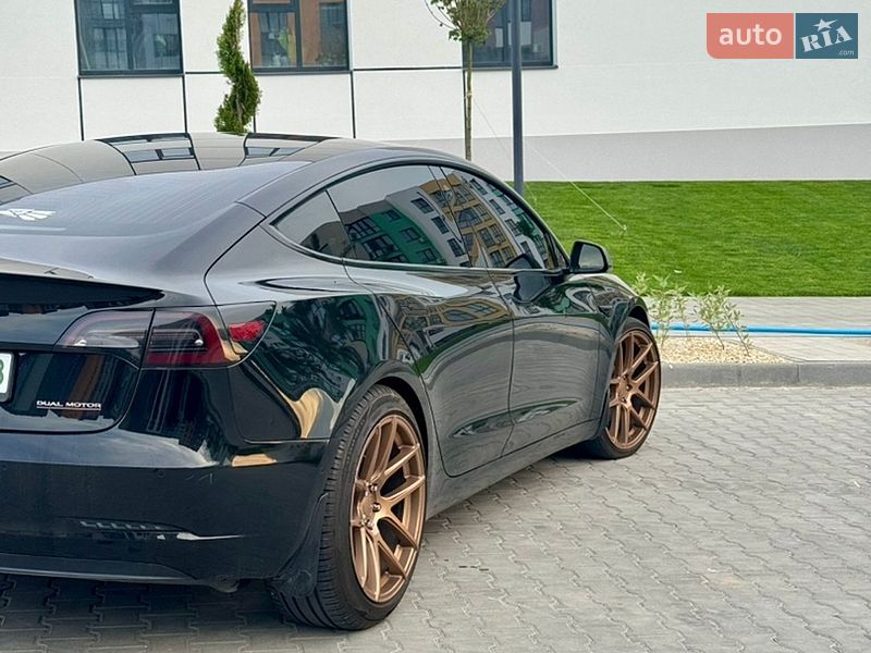 Седан Tesla Model 3 2018 в Рівному