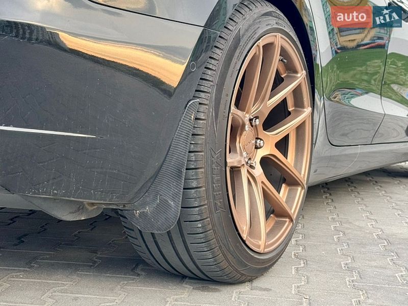 Седан Tesla Model 3 2018 в Рівному