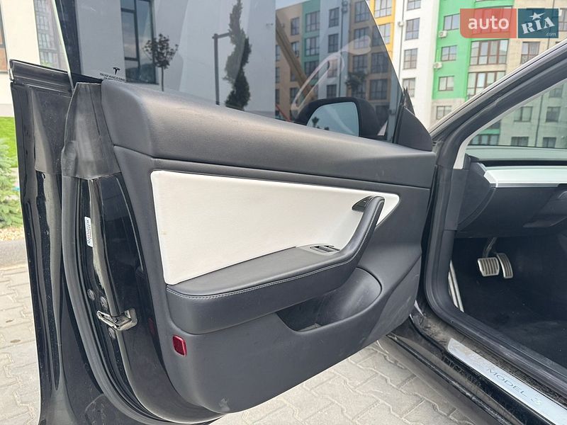 Седан Tesla Model 3 2018 в Рівному