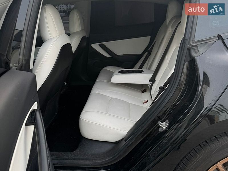 Седан Tesla Model 3 2018 в Рівному