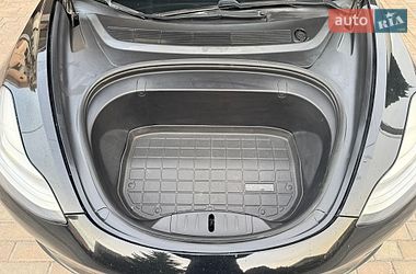 Седан Tesla Model 3 2018 в Рівному