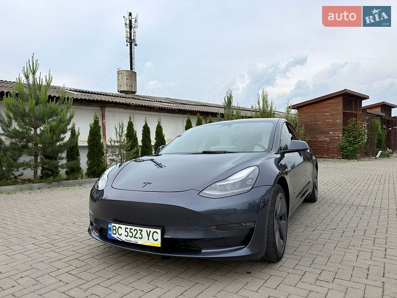 Седан Tesla Model 3 2022 в Золочеві