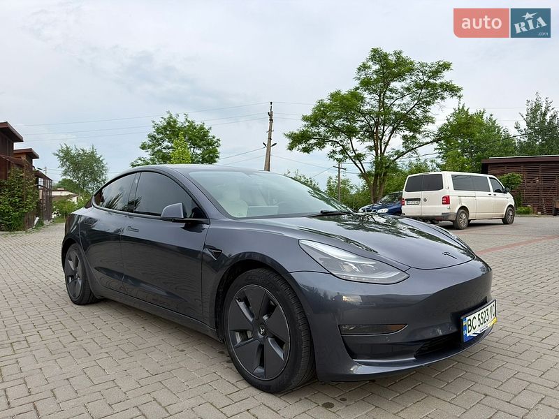 Седан Tesla Model 3 2022 в Золочеві