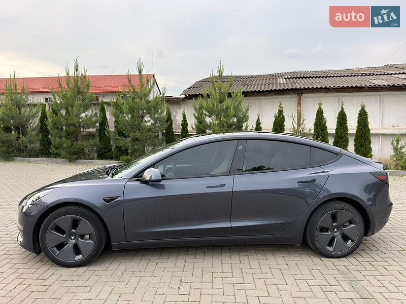 Седан Tesla Model 3 2022 в Золочеві