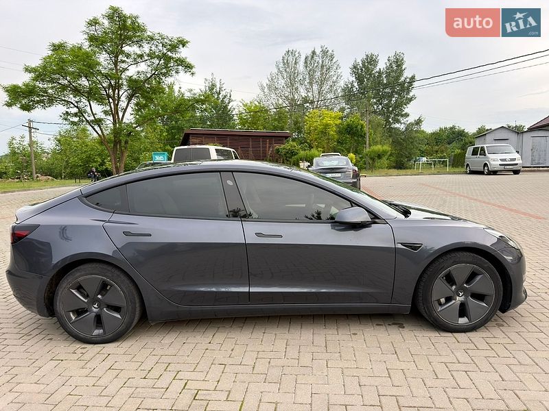 Седан Tesla Model 3 2022 в Золочеві