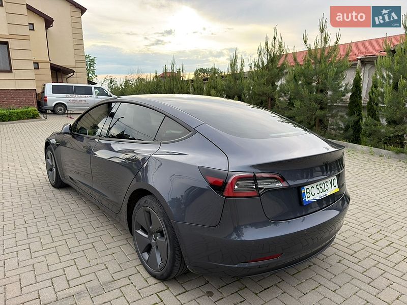 Седан Tesla Model 3 2022 в Золочеві