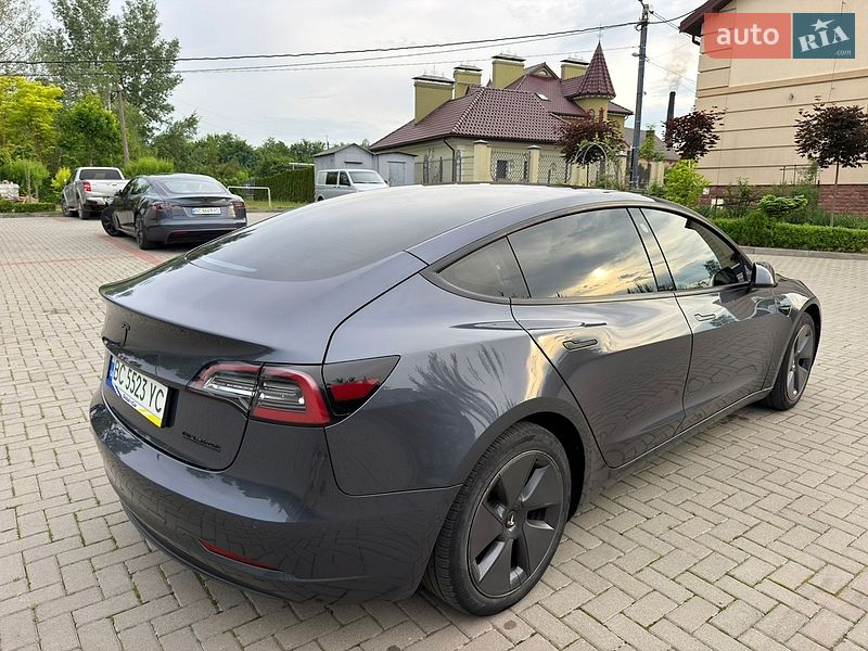 Седан Tesla Model 3 2022 в Золочеві