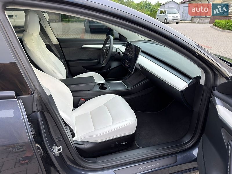 Седан Tesla Model 3 2022 в Золочеві