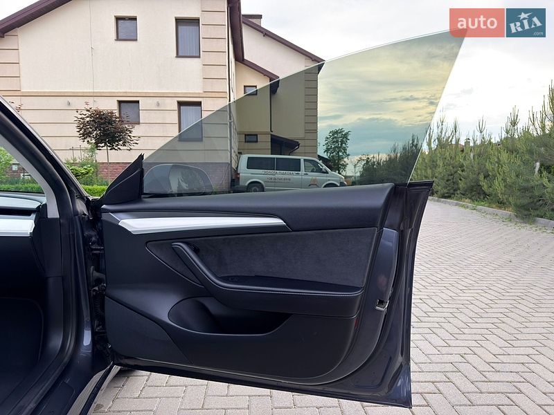 Седан Tesla Model 3 2022 в Золочеві