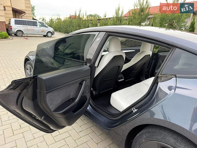 Седан Tesla Model 3 2022 в Золочеві