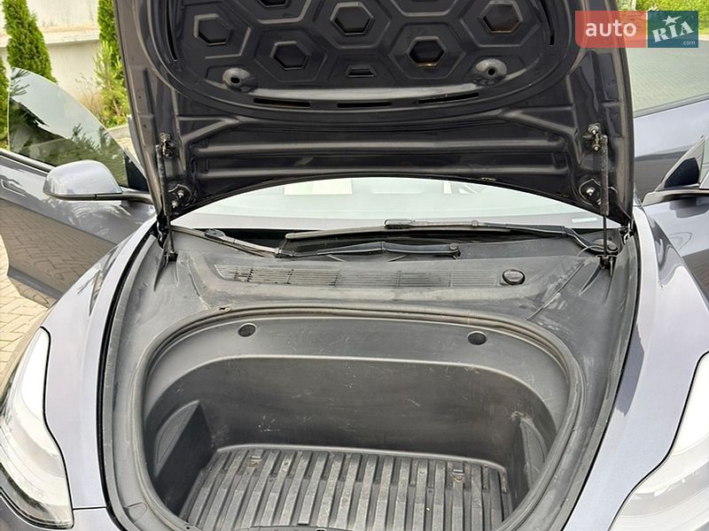 Седан Tesla Model 3 2022 в Золочеві
