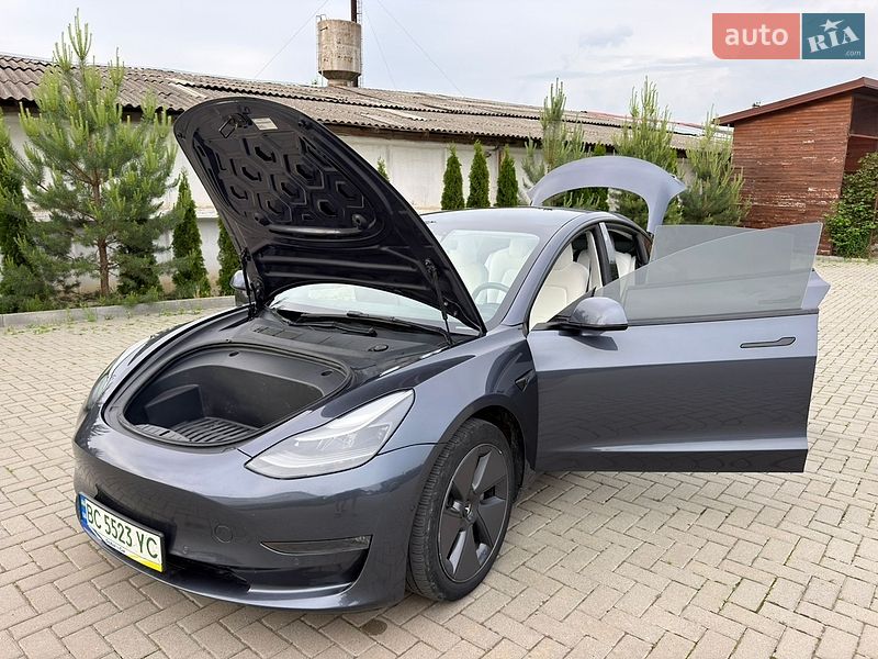Седан Tesla Model 3 2022 в Золочеві
