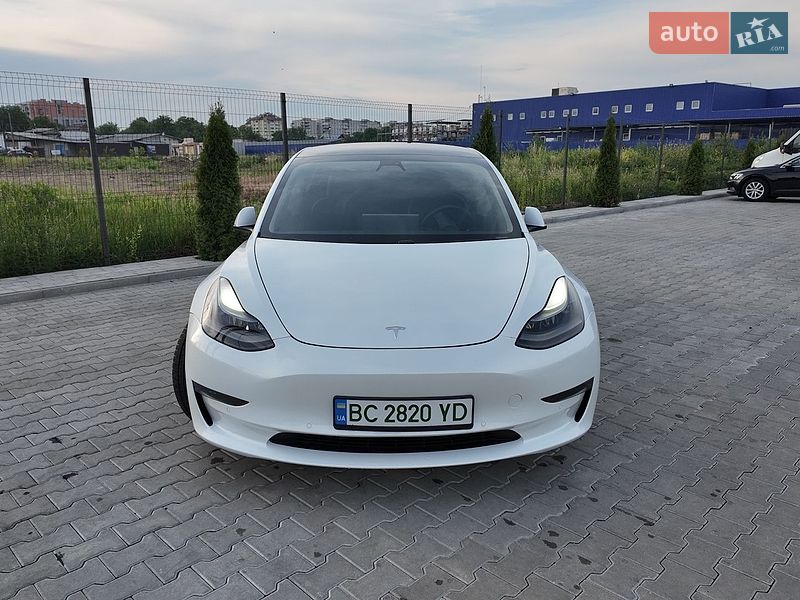 Седан Tesla Model 3 2020 в Львові