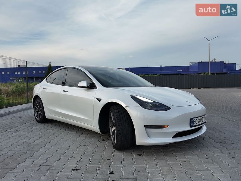 Седан Tesla Model 3 2020 в Львові