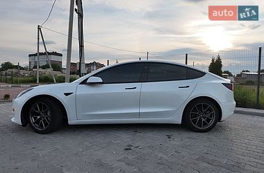 Седан Tesla Model 3 2020 в Львові