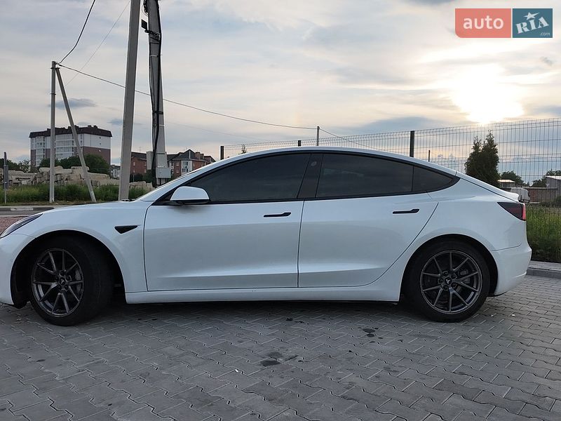 Седан Tesla Model 3 2020 в Львові