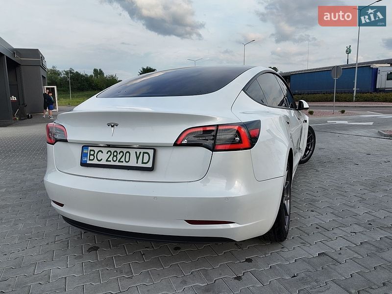 Седан Tesla Model 3 2020 в Львові