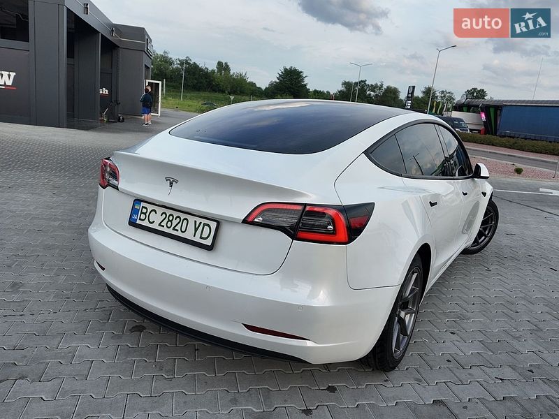 Седан Tesla Model 3 2020 в Львові