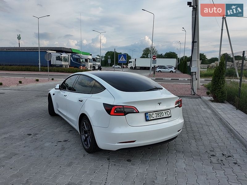 Седан Tesla Model 3 2020 в Львові