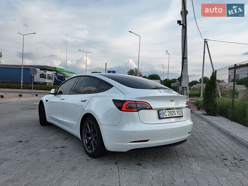 Седан Tesla Model 3 2020 в Львові
