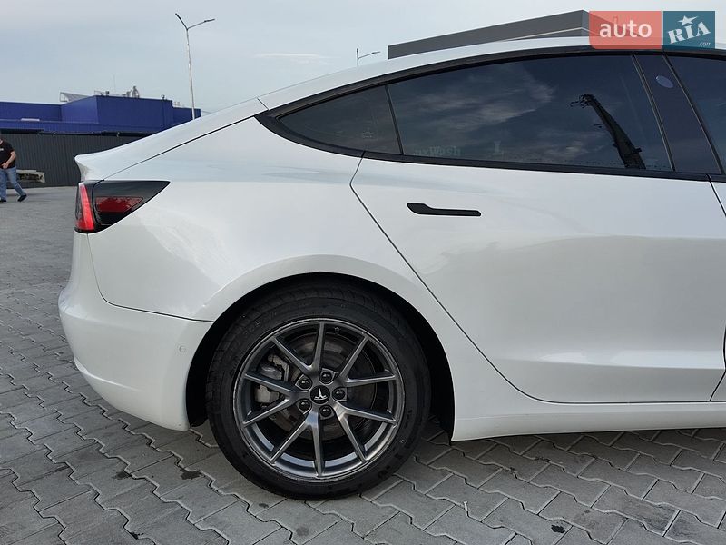 Седан Tesla Model 3 2020 в Львові
