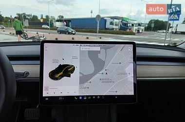 Седан Tesla Model 3 2020 в Львові