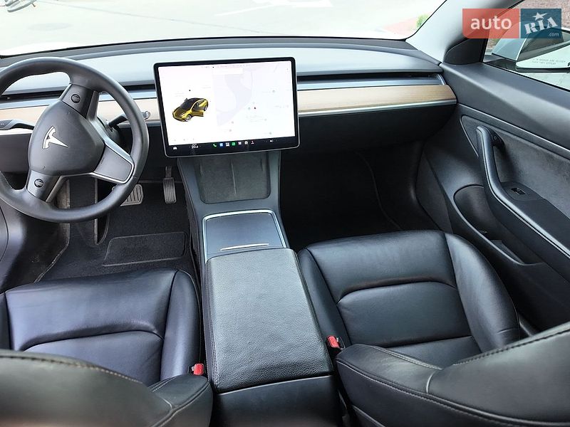 Седан Tesla Model 3 2020 в Львові