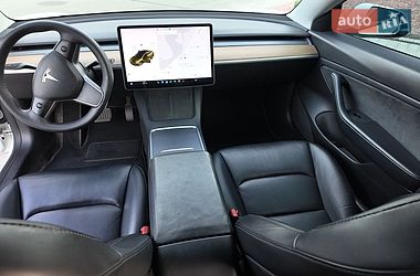 Седан Tesla Model 3 2020 в Львові