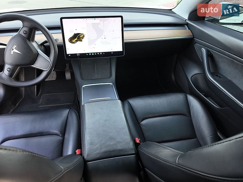 Седан Tesla Model 3 2020 в Львові