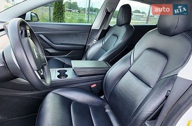 Седан Tesla Model 3 2020 в Львові
