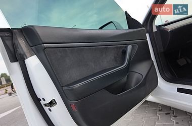Седан Tesla Model 3 2020 в Львові
