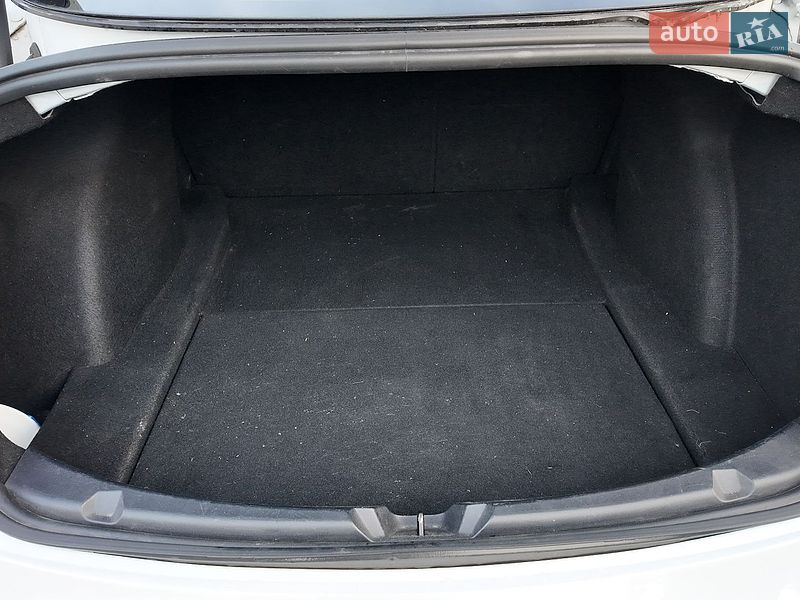 Седан Tesla Model 3 2020 в Львові