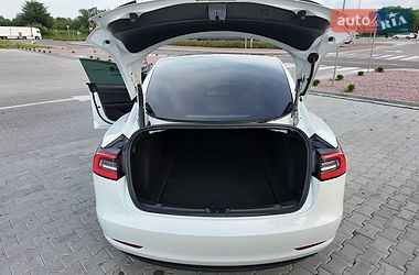 Седан Tesla Model 3 2020 в Львові