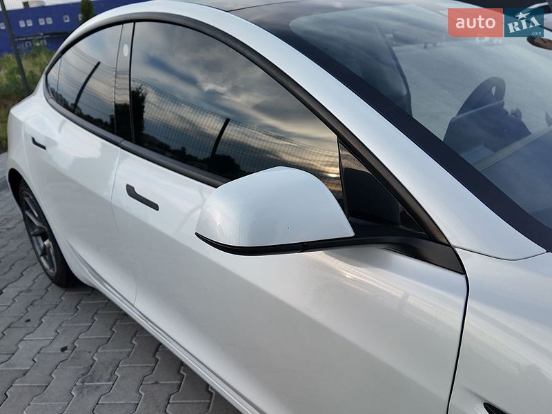 Седан Tesla Model 3 2020 в Львові