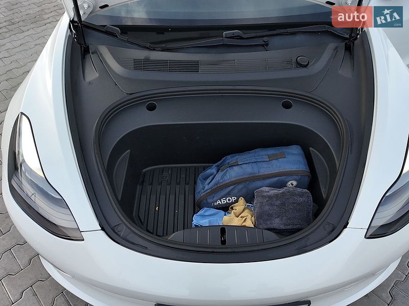 Седан Tesla Model 3 2020 в Львові