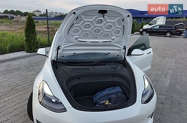 Седан Tesla Model 3 2020 в Львові