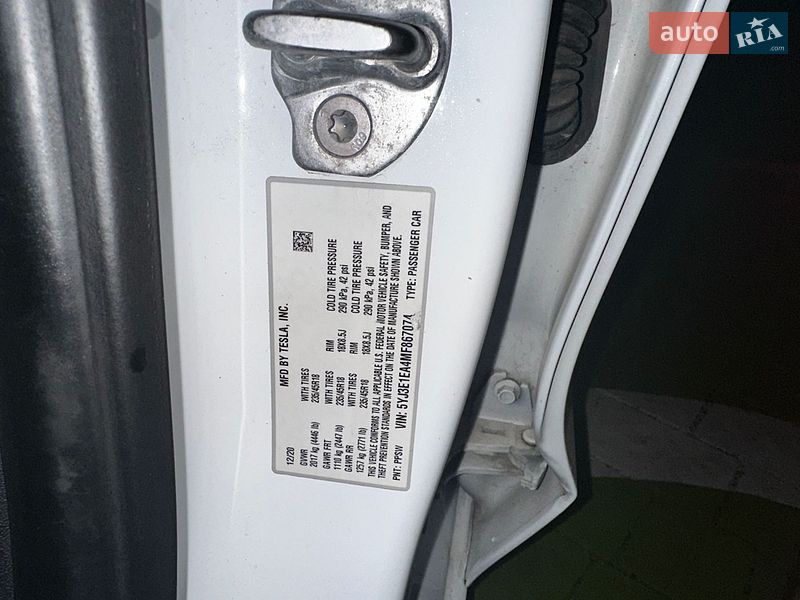 Седан Tesla Model 3 2020 в Львові