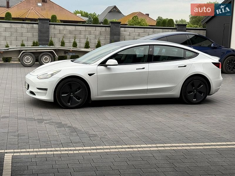 Седан Tesla Model 3 2021 в Дубні