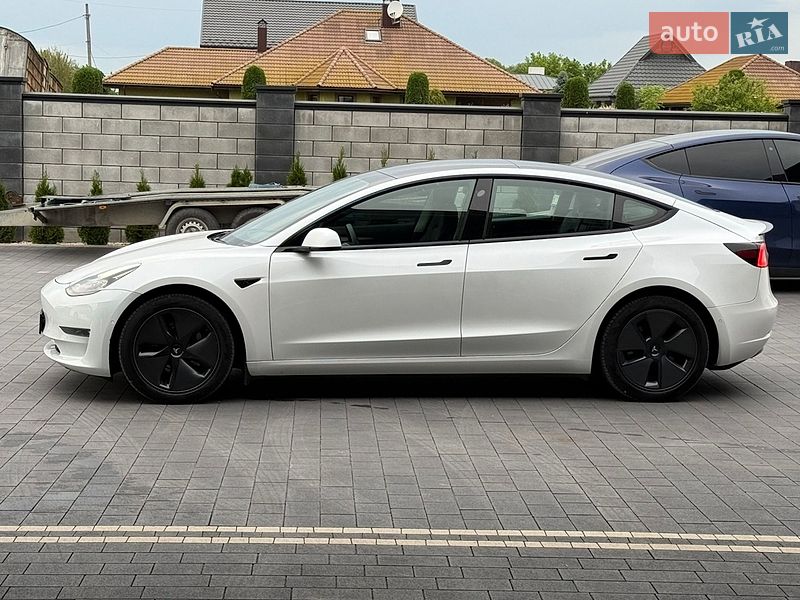 Седан Tesla Model 3 2021 в Дубні