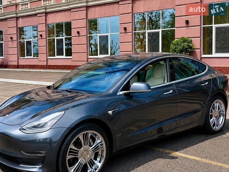 Tesla Model 3 2019