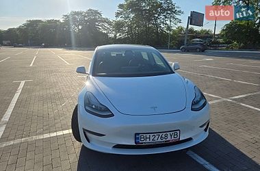 Tesla Model 3  2019