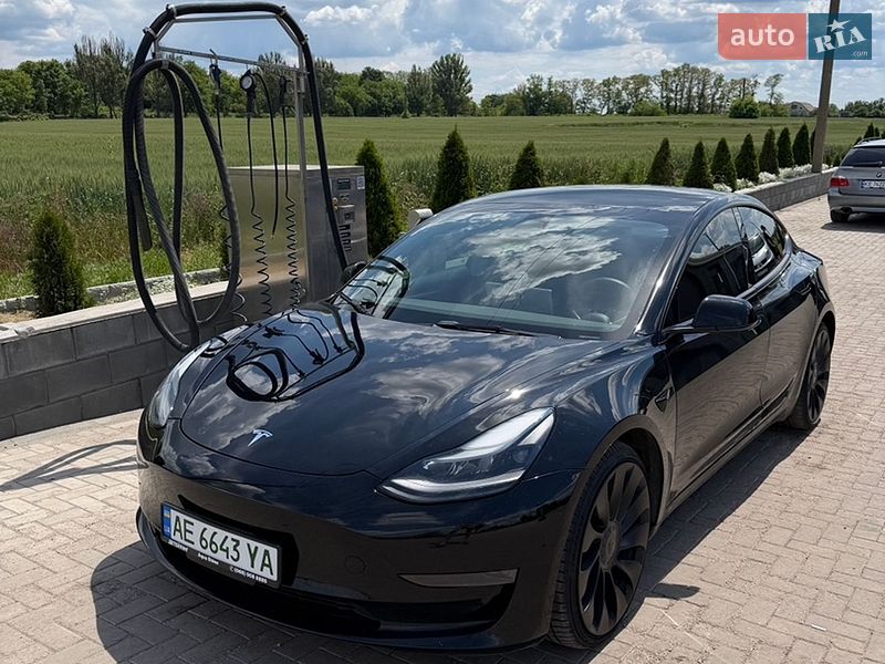 Седан Tesla Model 3 2021 в Дніпрі