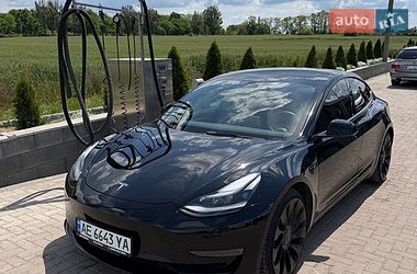 Tesla Model 3  2021