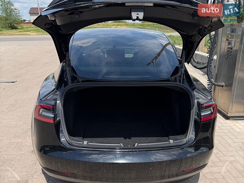 Седан Tesla Model 3 2021 в Дніпрі