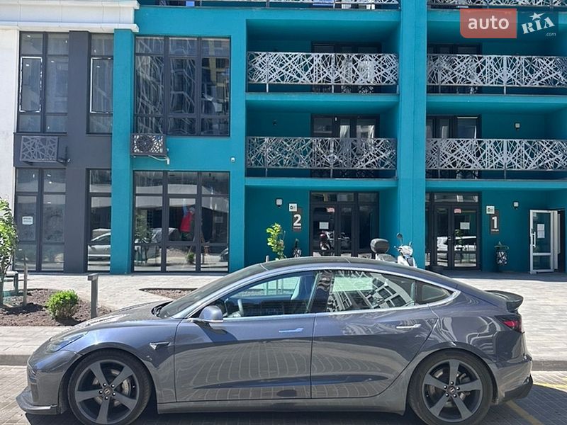 Tesla Model 3 2019