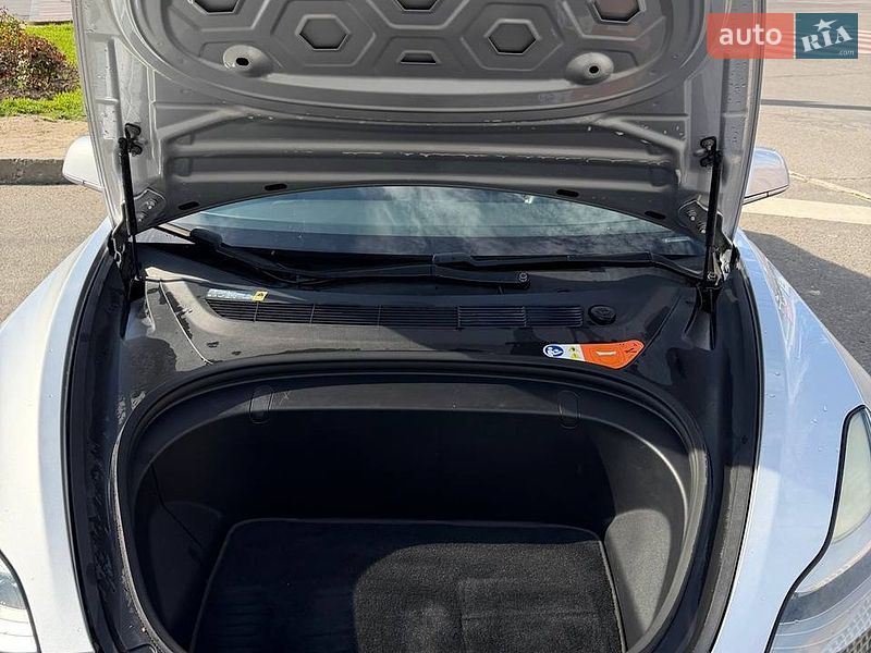 Седан Tesla Model 3 2017 в Одесі