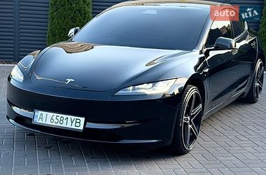 Tesla Model 3  2024