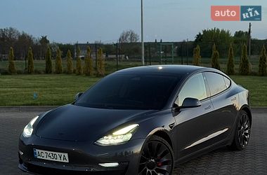 Tesla Model 3  2021